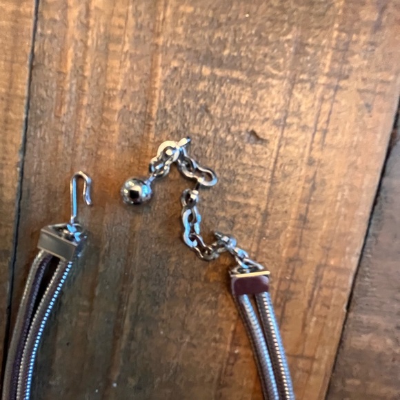 Elegant Silver Necklace - Picture 3 of 4